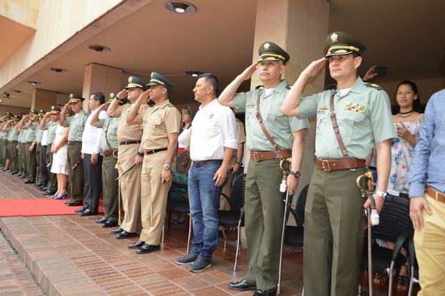 La ceremonia se llevó a cabo ayer en la Plaza de Banderas de la Gobernación del Huila.